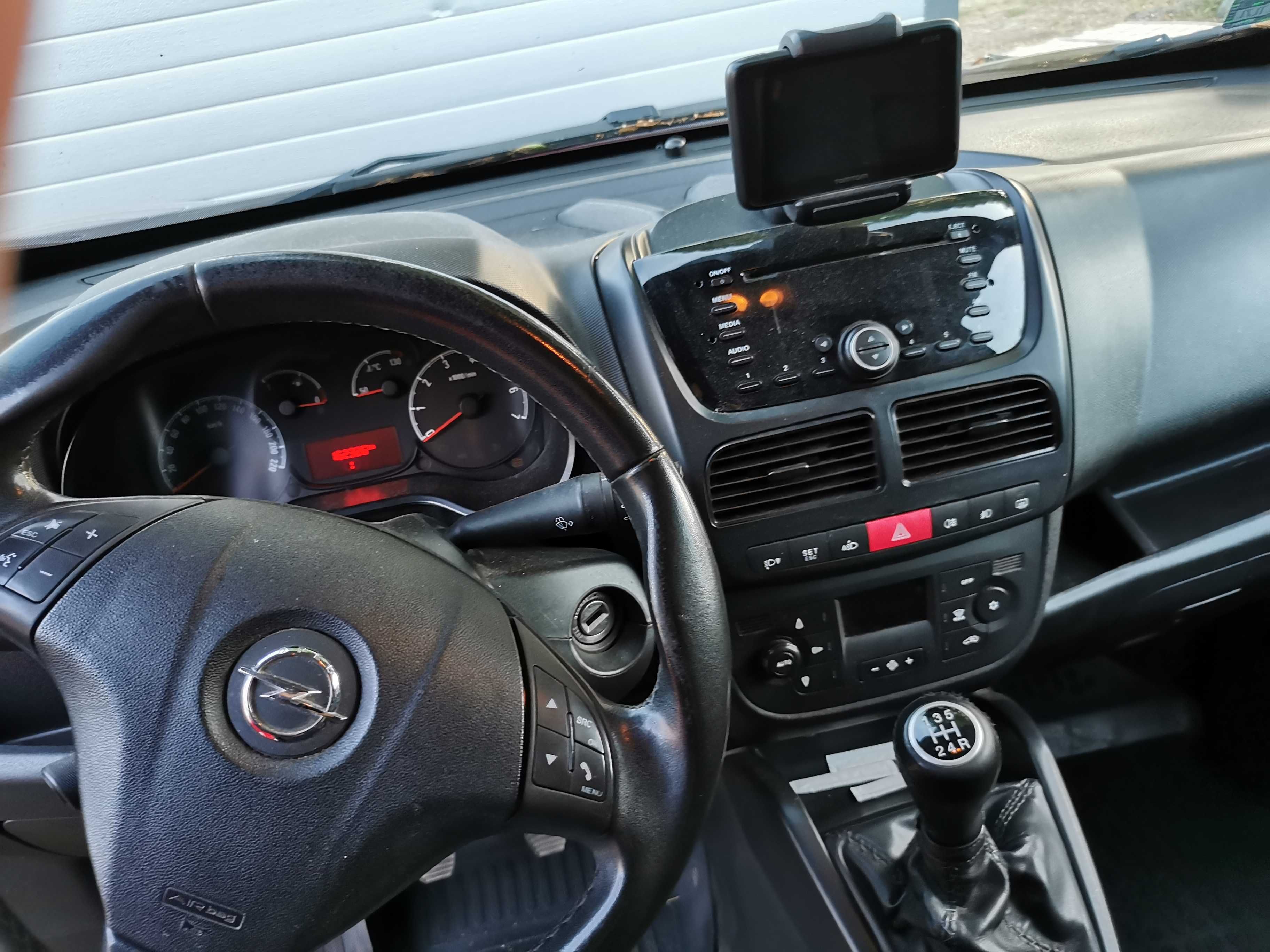 Opel Combo 1.3 CDTI 90 KM klimatyzacja