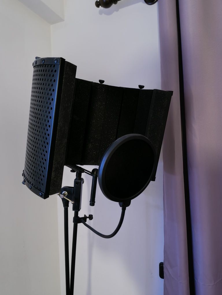 Behringer U-Phoria UMC204HD e Audio-Technica AT2020 (+ Acessórios)