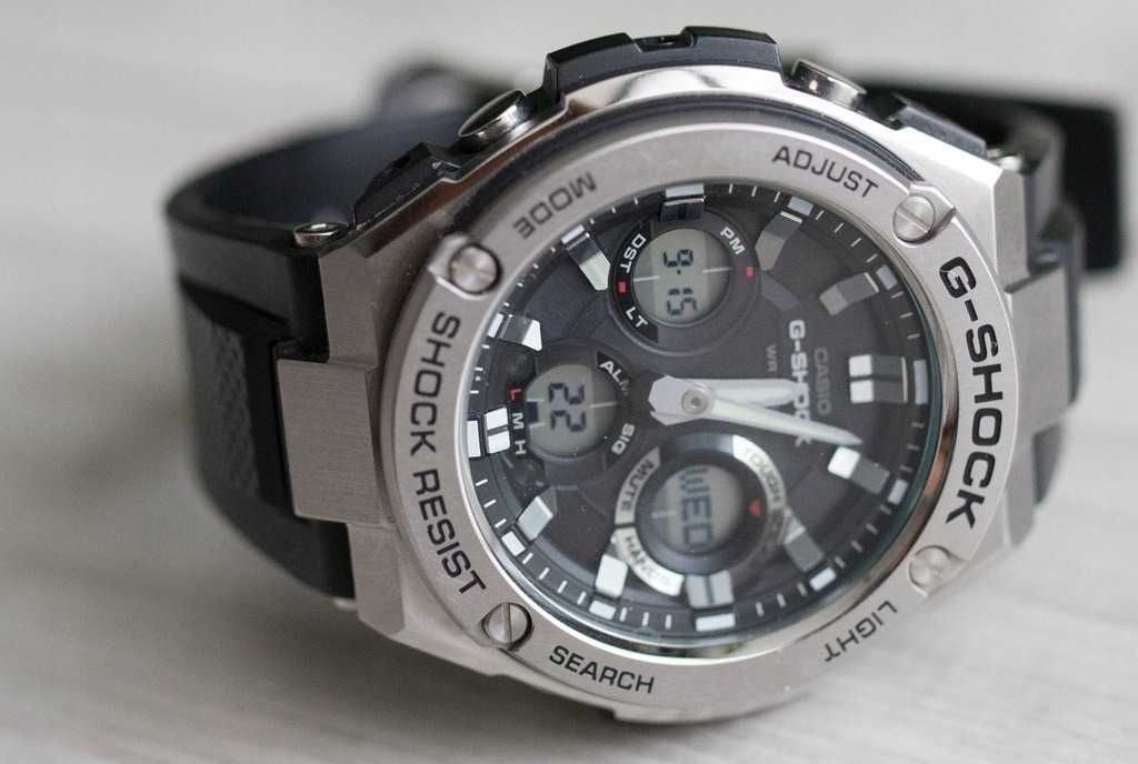 Casio G-Shock męski GST-W110-1AER SOLAR zegarek srebrny