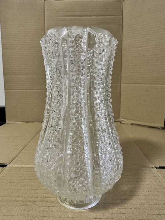 Abajur campânulas antigas em vidro trabalhado 2 formatos diferentes