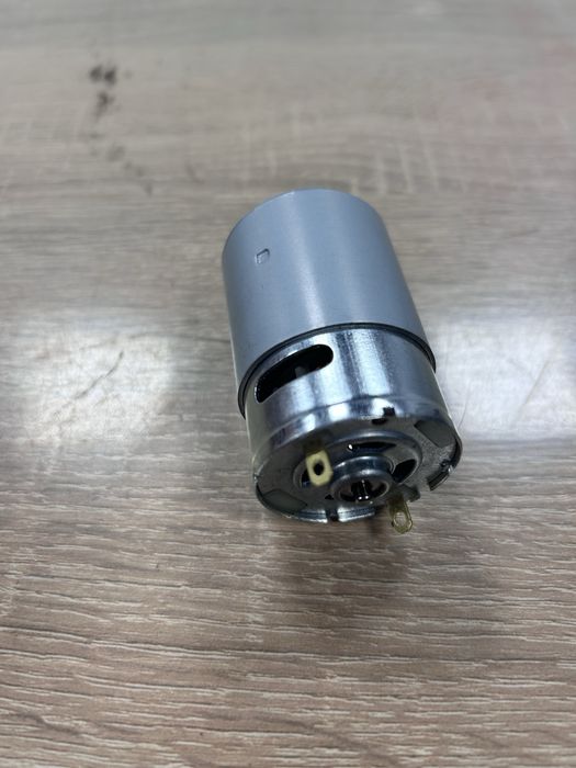 Двигун шурупокрута RS550 18в