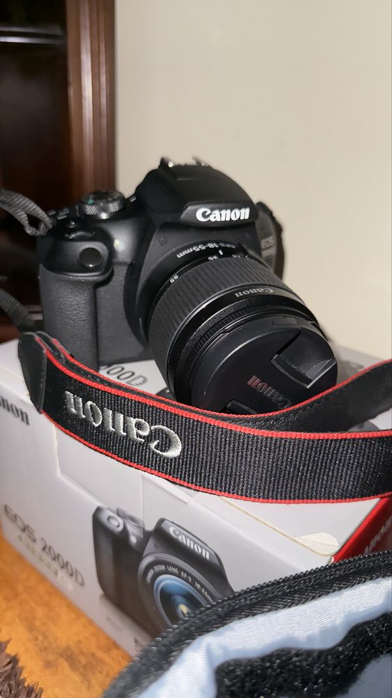 Canon EOS 2000D
