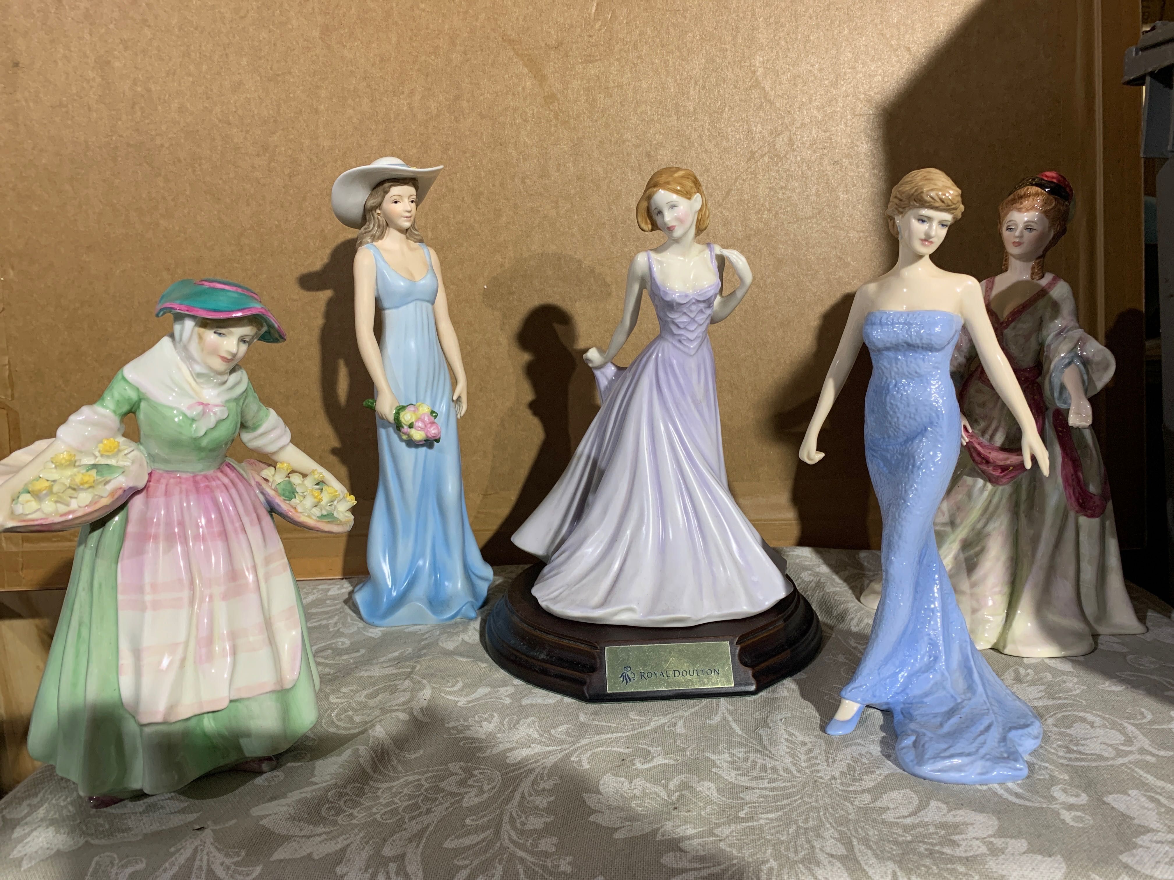 Фарфоровые статуэтки Royal Doulton