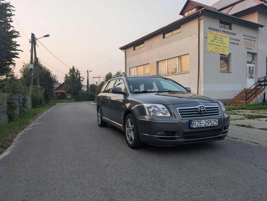 Toyota Avensis 2 1.8 benzyna