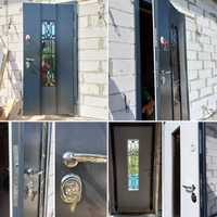 - Двери Уличные металлические крашеные со стеклопакетом и решеткой