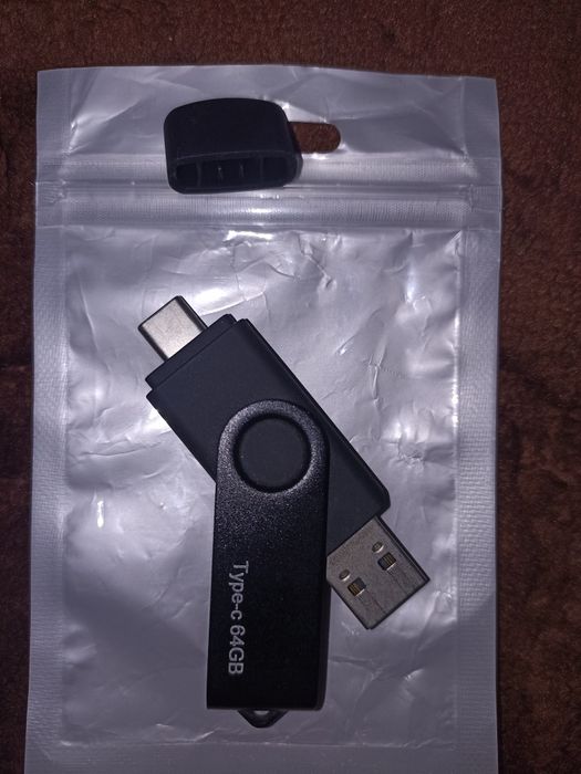 Флешка .на  64.гб