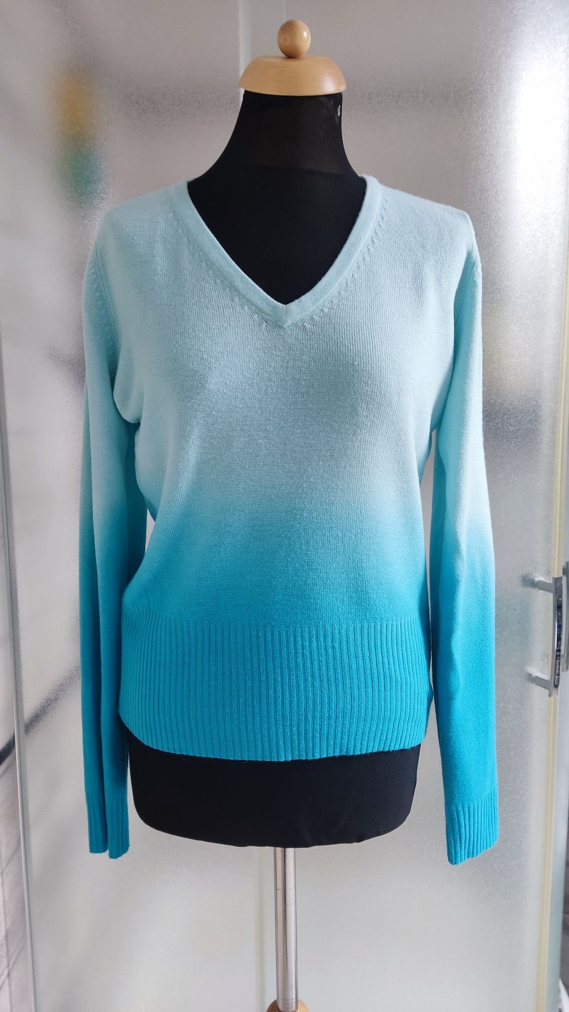 Niebieski cieniowany sweter,rozm 44