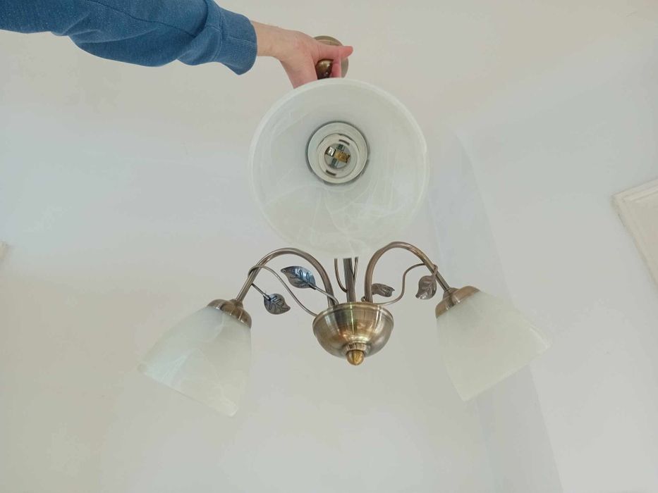 Żyrandol  ala mosiężny z 3 kloszami