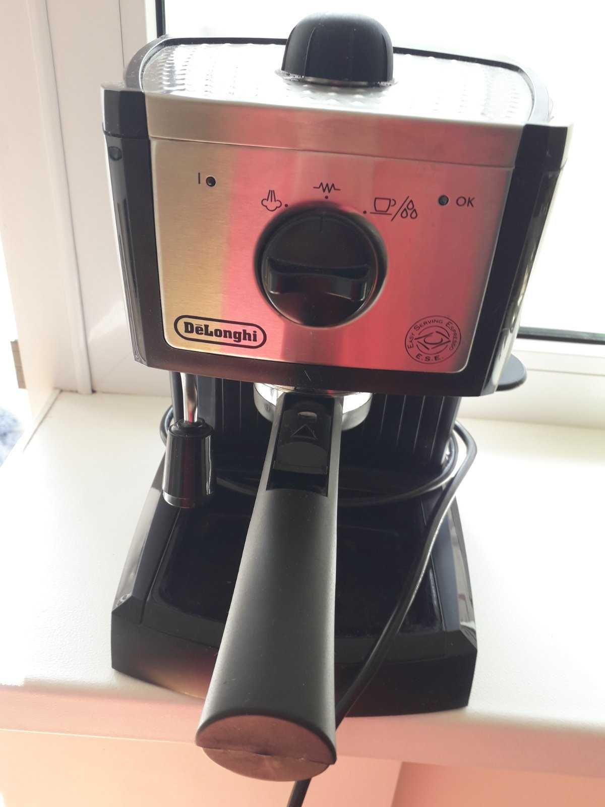 Ріжкова кавоварка DeLonghi EC 156 B