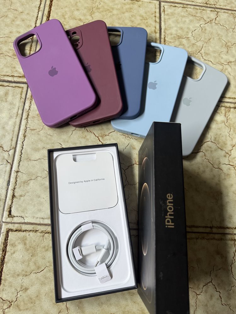 iPhone 12 Pro Max - Excelente! Oferta de 5 capas e cabo!