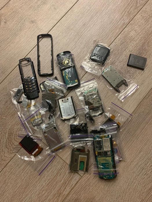 Запчастини для Vertu