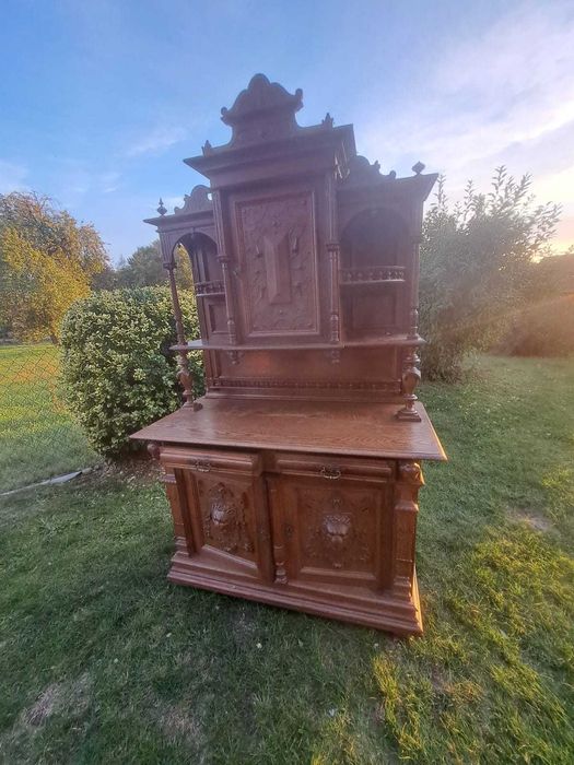 Antyczny kredens renesansowy – lite drewno, rzeźbiony