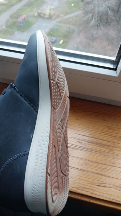 Продам мужские кожаные демисезонные полуботинки  - кроссовки .