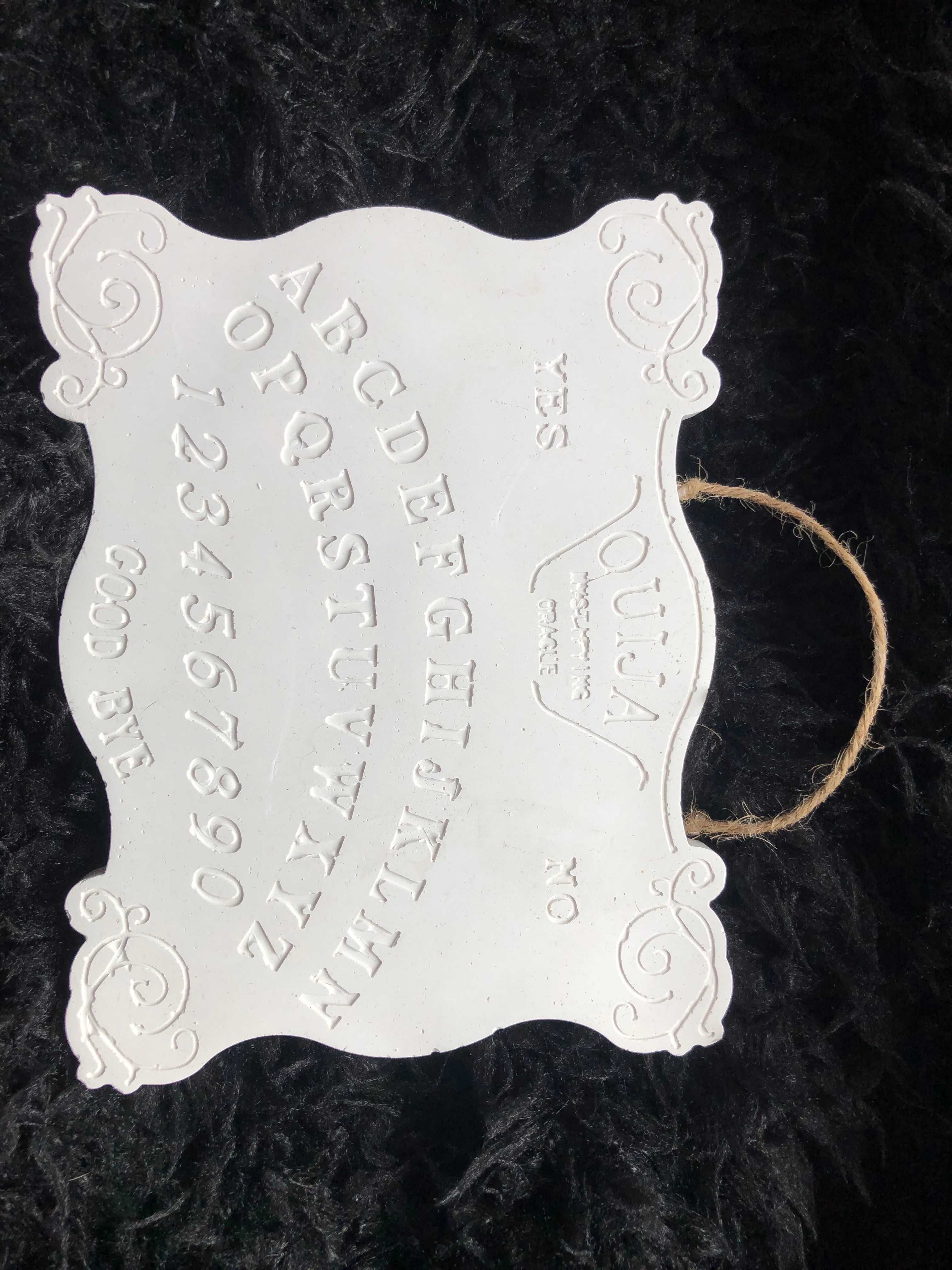Gipsowa tabliczka OUIJA na sznurku