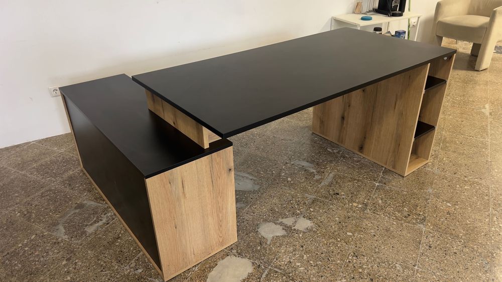 Mesa escritório preta e castanha