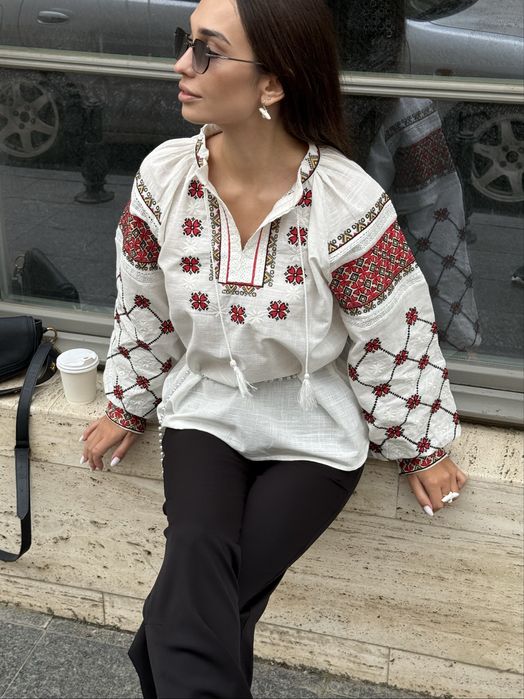 Жіноча вишиванка в НАЯВНОСТІ