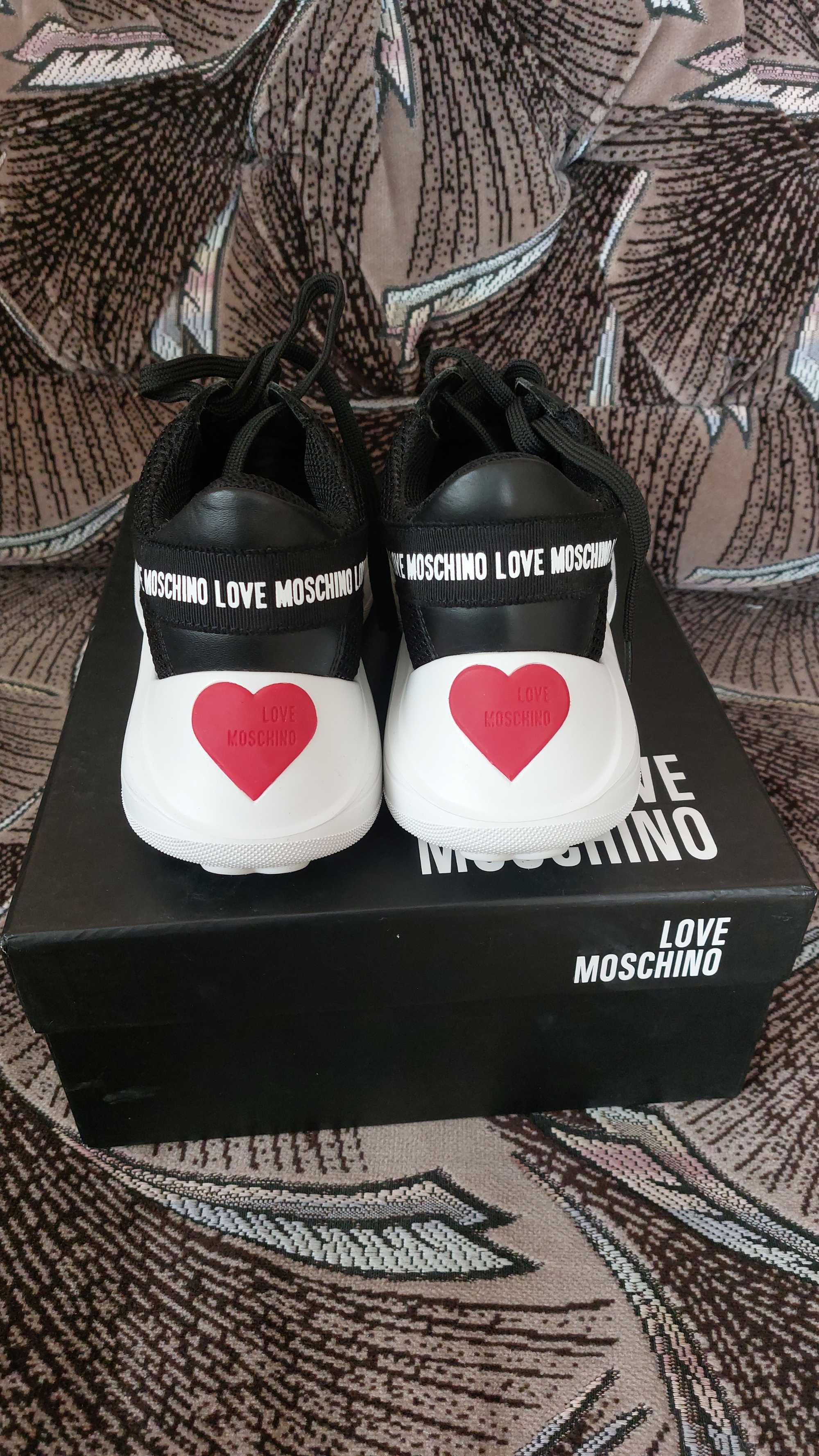 Кросівки  love Moschino