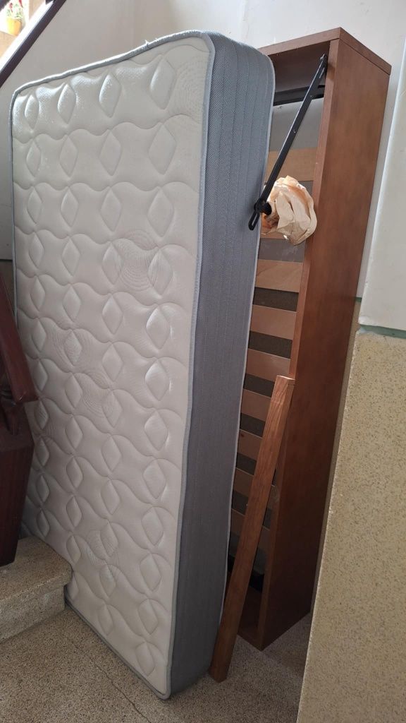 Sommier elevatório de solteiro com cabeceira e colchão