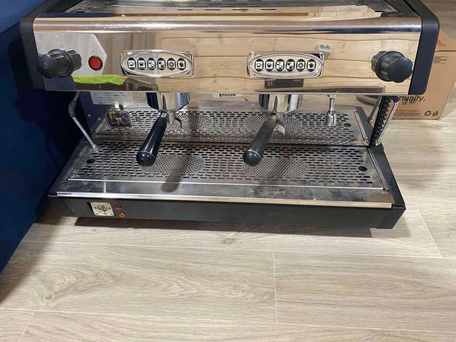 Професійна кавомашина. Швидке нагрівання.Дивіться мої оголошення