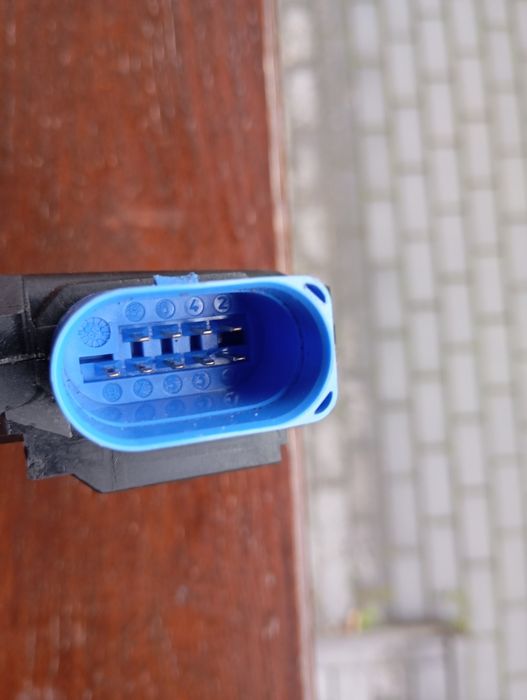Замок двері передній правий Volkswagen Golf 5, Golf Plus, Caddy, Touar