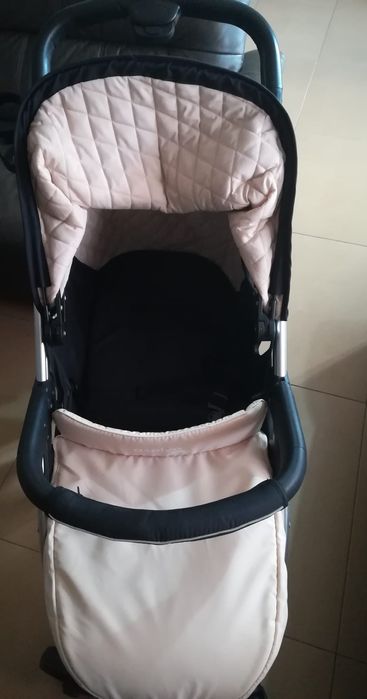 Carrinho de bebé trio( alcofa, ovo, cadeira)