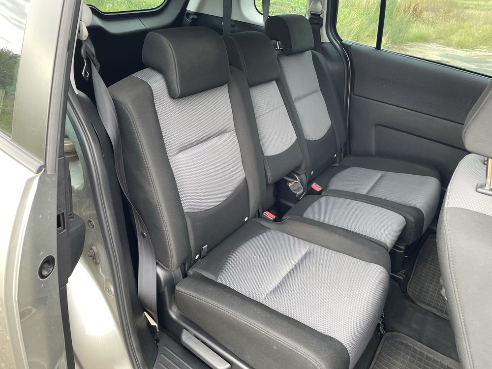 Sprzedam Mazda 5 2,0