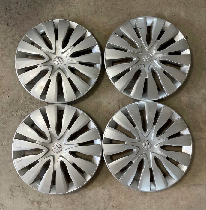 Колпаки Suzuki комплект оригинал в хорошем состоянии