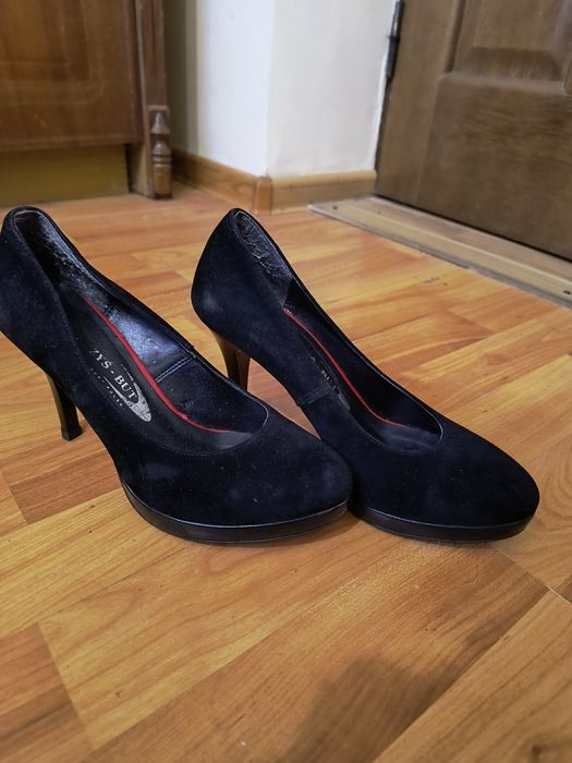 Продам лабутени розмір 36 ходила пару раз