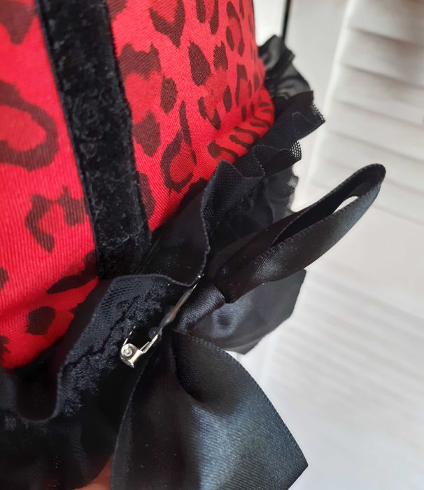 Красно черный структурный корсет рюши банты леопардовый принт coquette