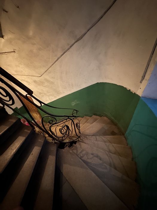 Продаж вул Менциньзького 2х кім квартири