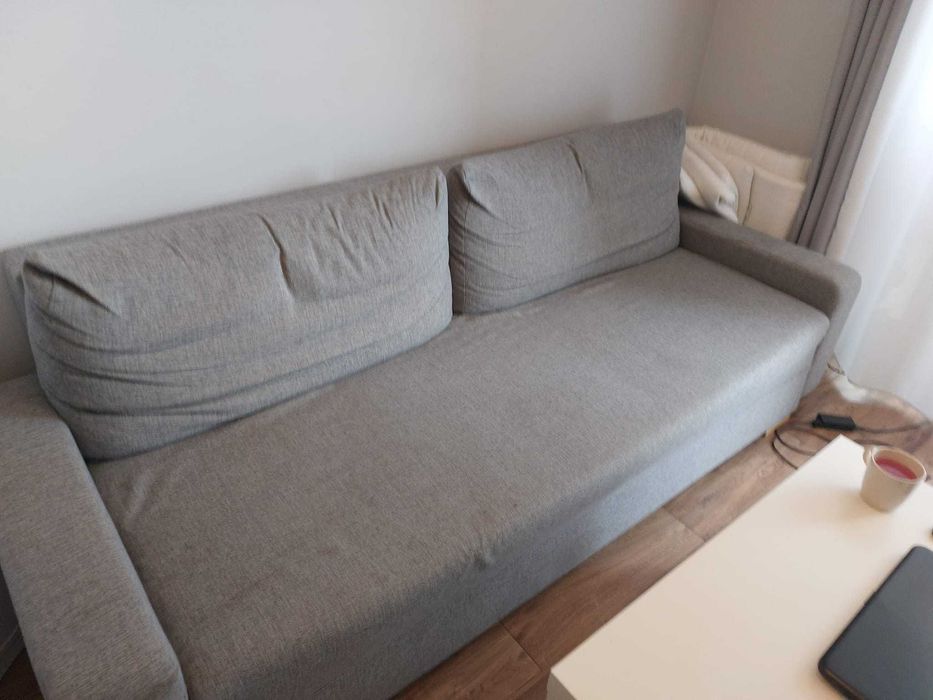 Używana kanapa z funkcją spania, dobrakondycja, z pojemnikiem. Sofabed