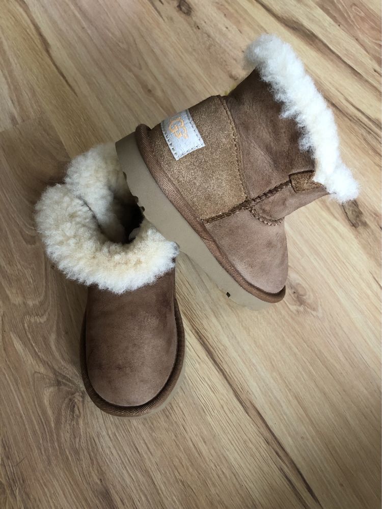 Dziecięce śniegowce UGG mini bailey cactus flower. R.28.5. Stan bdb