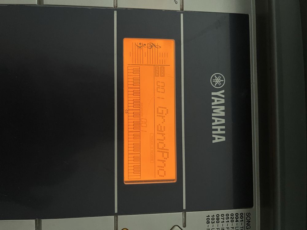 Teclado Yamaha PSR-E323 - Como Novo + Suportes + Carregador