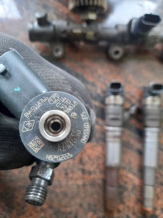 Wtryskiwacze 3szt Master 2.3 dci.