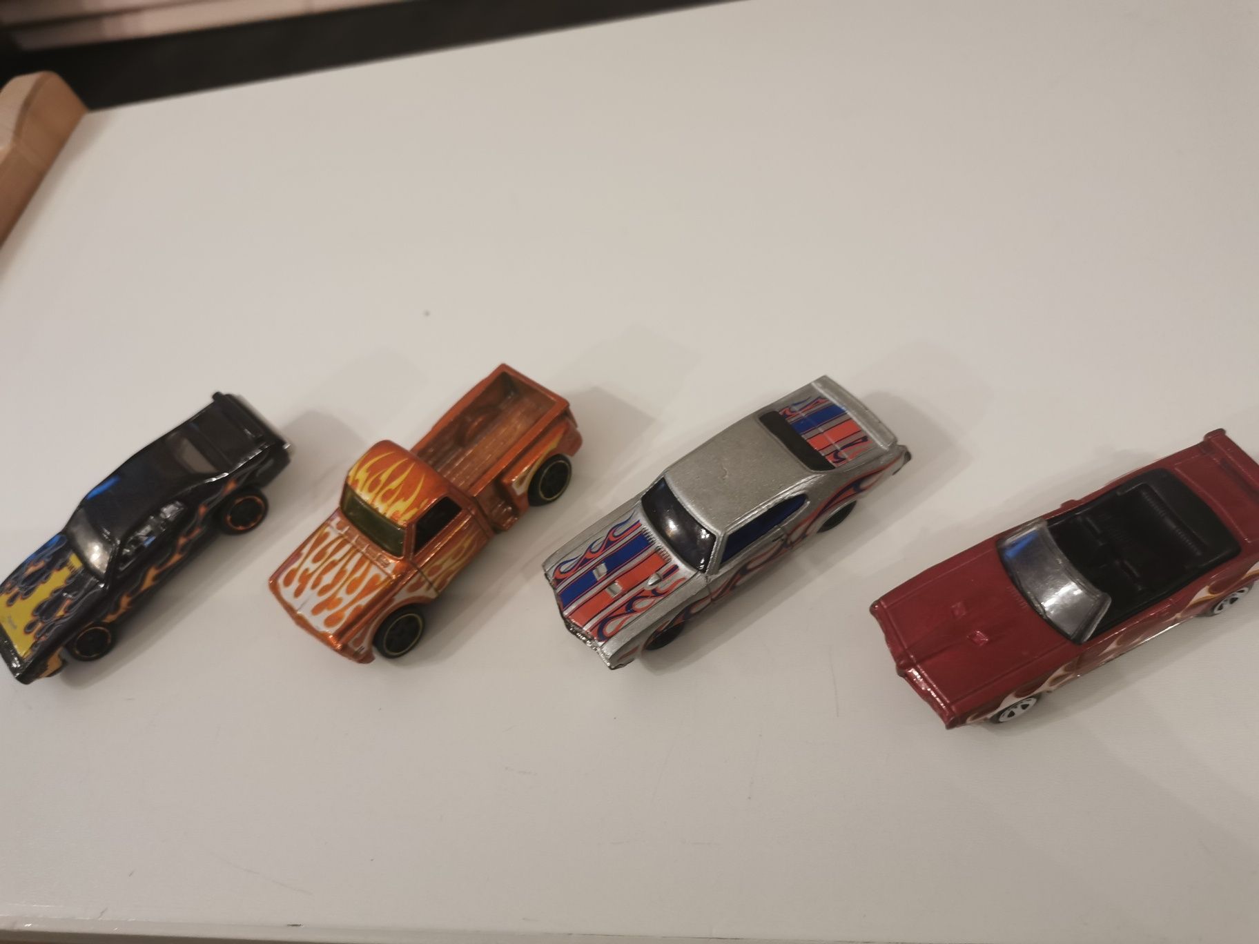 4 Hot Wheels auta resoraki