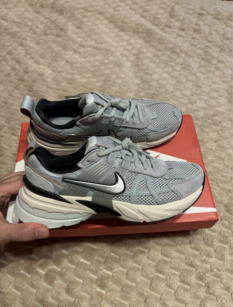 Женские Nike V2K Run Новые  Оригинал