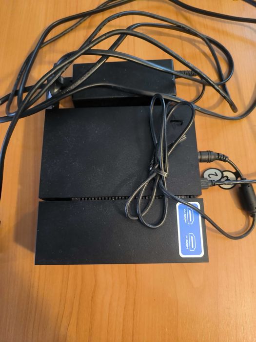 PS 4 Pro 1 TB pełen zestaw.