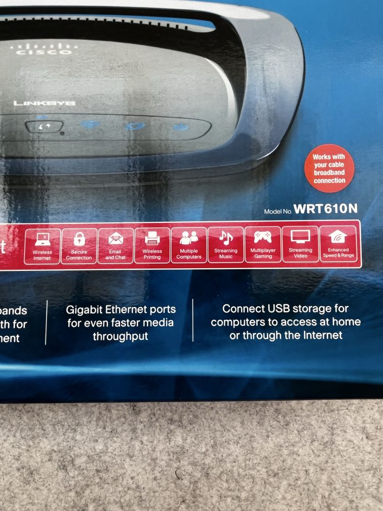 Cisco Linksys Simultaneous Dual-Band Wireless-N Gigabit Router