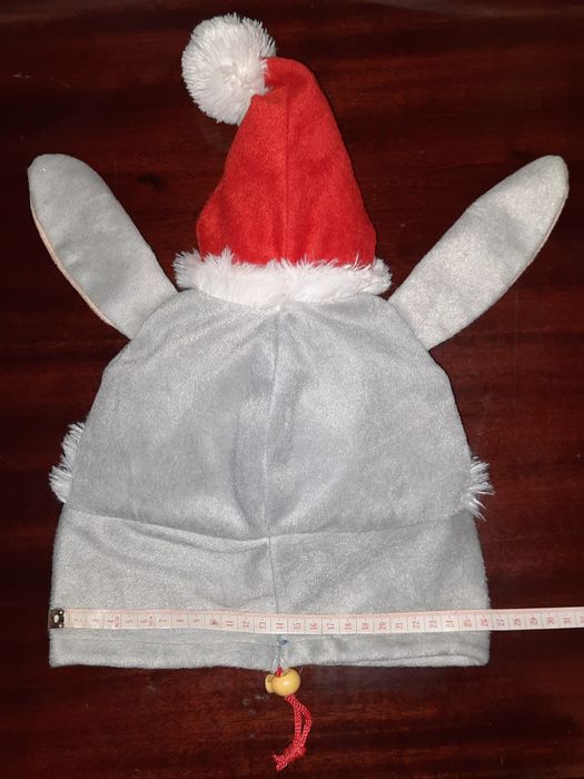 Новогодняя шапка заяц, нарядная, фирменная.

Наряд