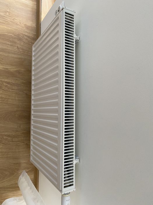 Grzejnik PURMO  z termostatem.Wymiar 80/50cm. Stan bardzo dobry