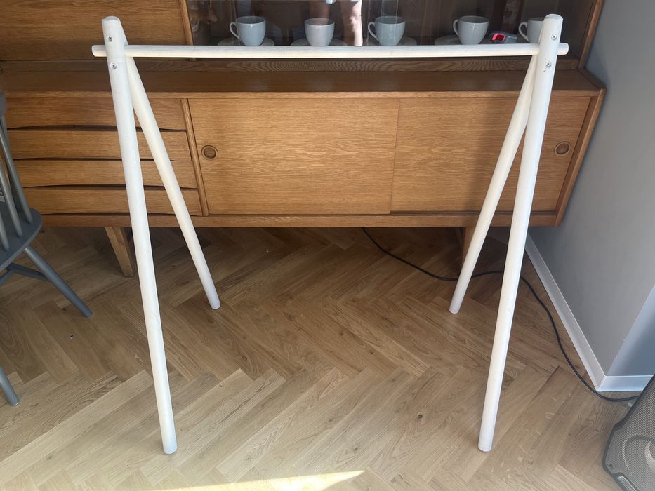 Wieszak na dziecięce ubrania