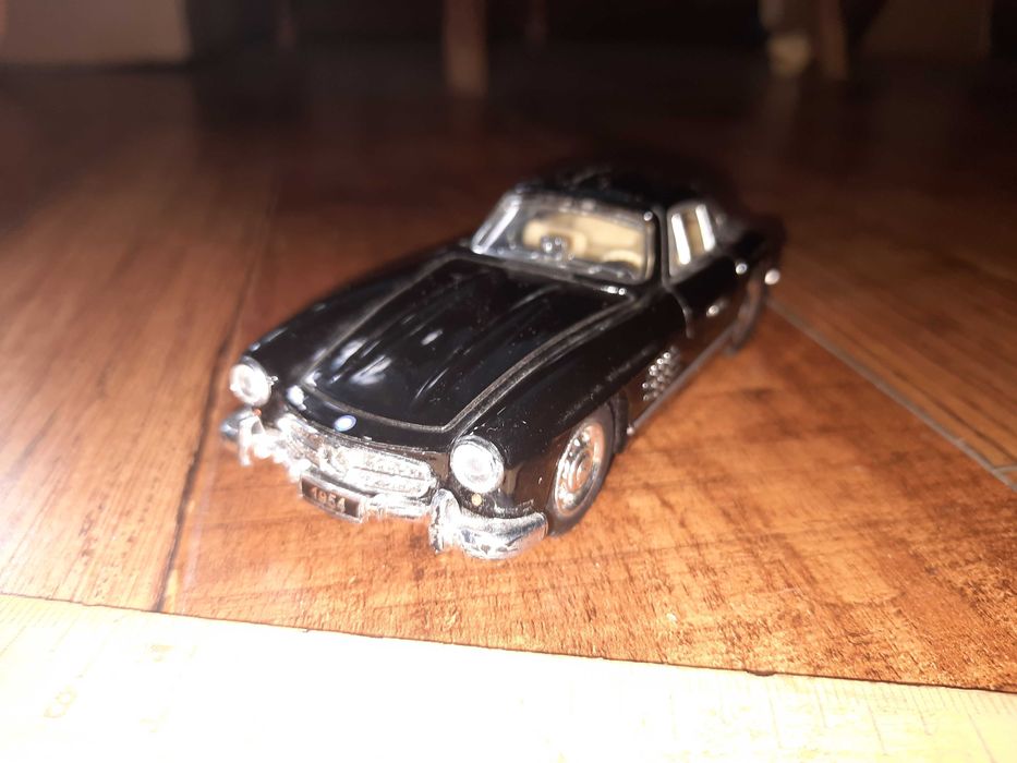 Модель автомобиля Mercedes Benz