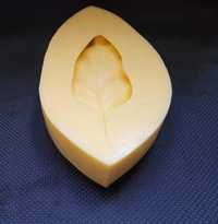 Forma silikonowa - podstawka na biżuterie lub ozdobna "Liść"