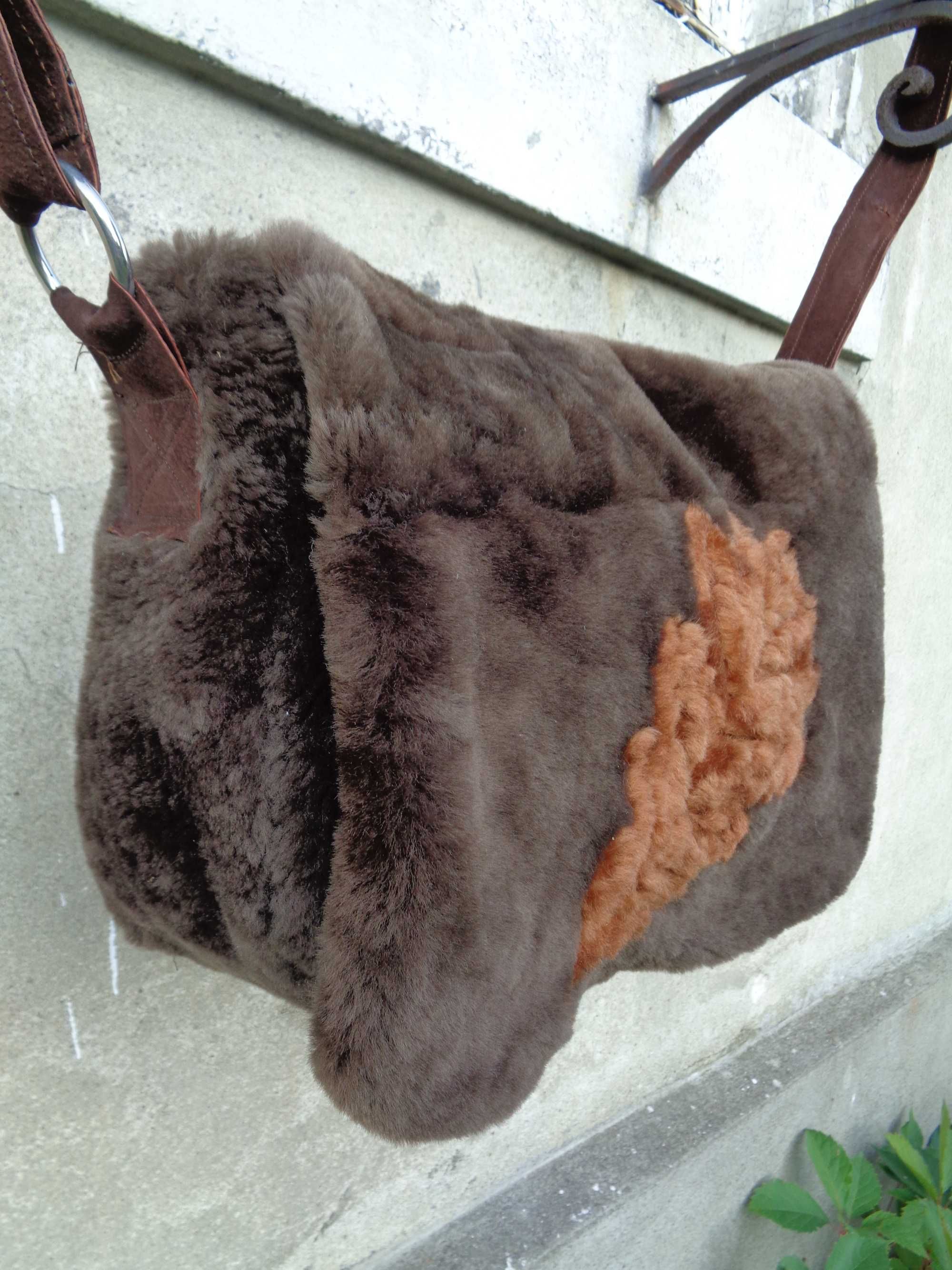 WYPRZEDAŻ Artystyczna skórzana torba-futrzak z liściem. Handmade