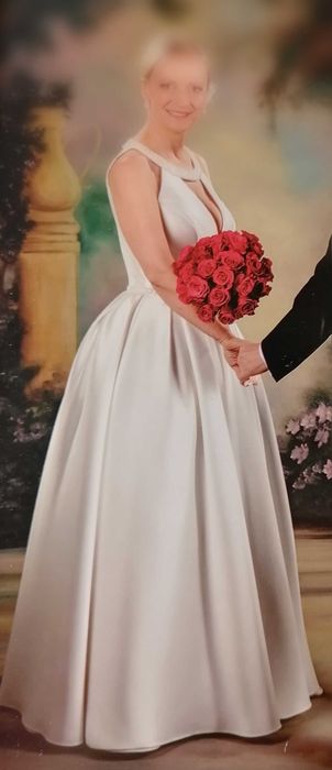 Wytworna suknia ślubna