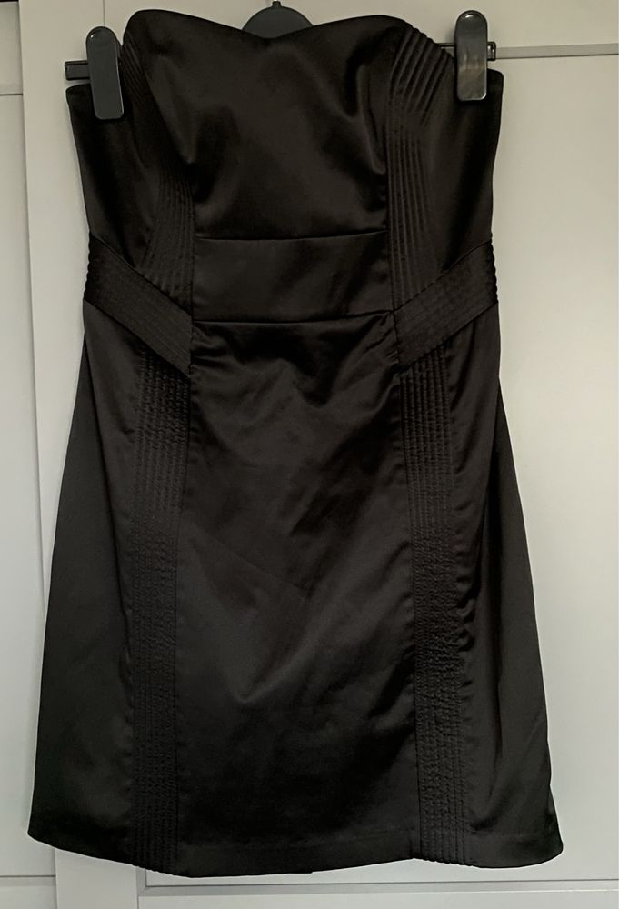 Okazja! Czarna elegancka i stylowa sukienka Guess 36/38