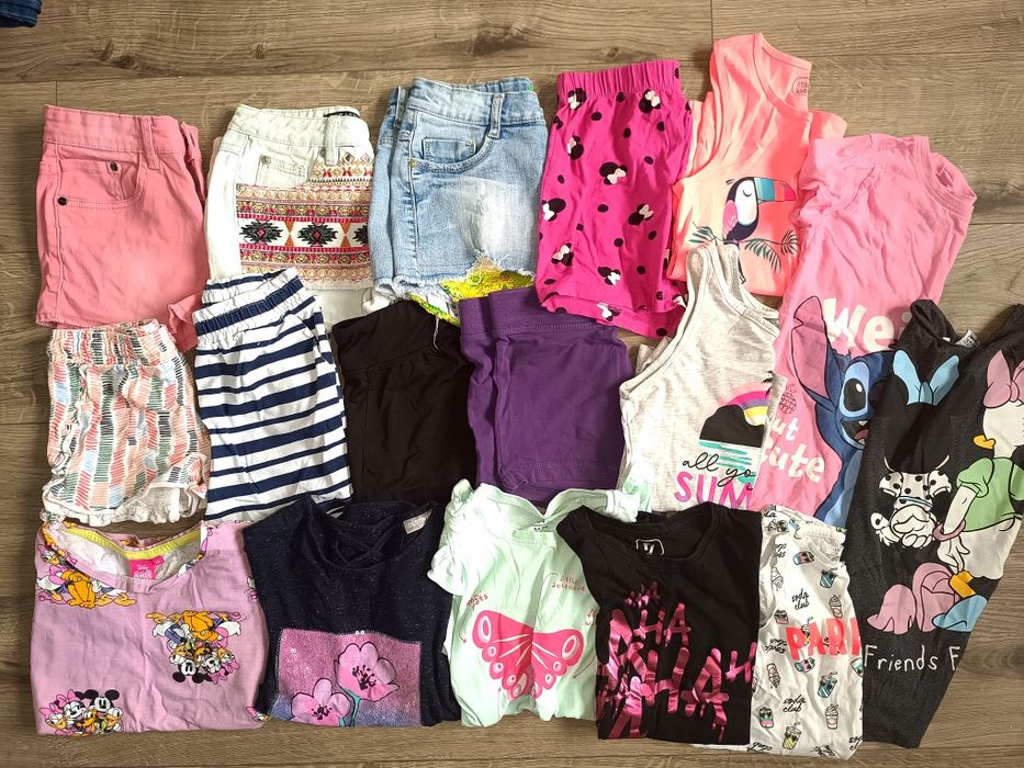 Paka ubrań 134-140 około 90 sztuk