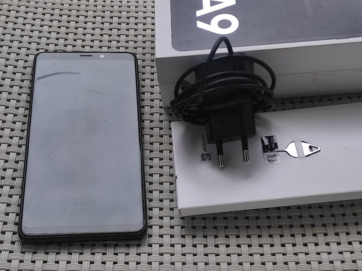 Samsung A9 6/128GB 4 aparatu mocna bateria,około 2/3 dni