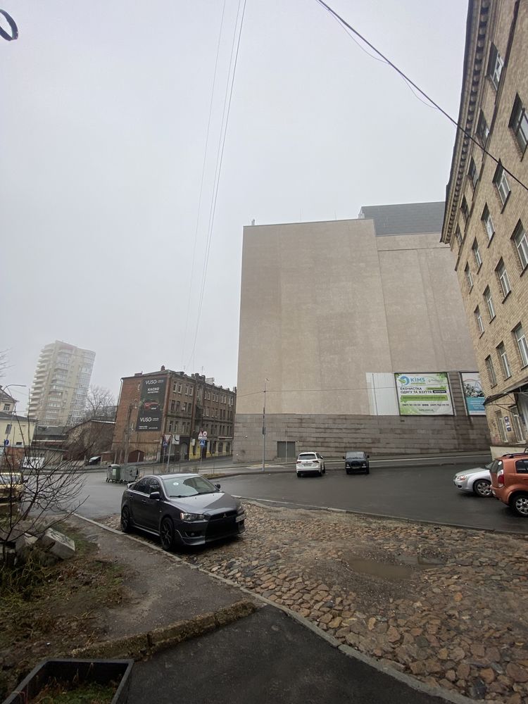 Продам 2х квартиру центр напротив ТРЦ Никольский