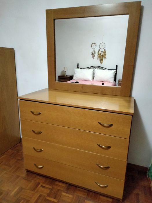 Cómoda mais espelho